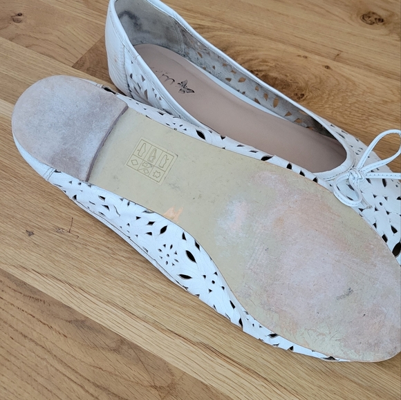 White leather flats - Picture 3 of 3
